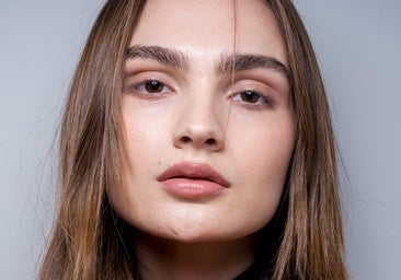 Mi peluquero me recomendó este cepillo y desde entonces mi cabello se ha vuelto más sano y fuerte.